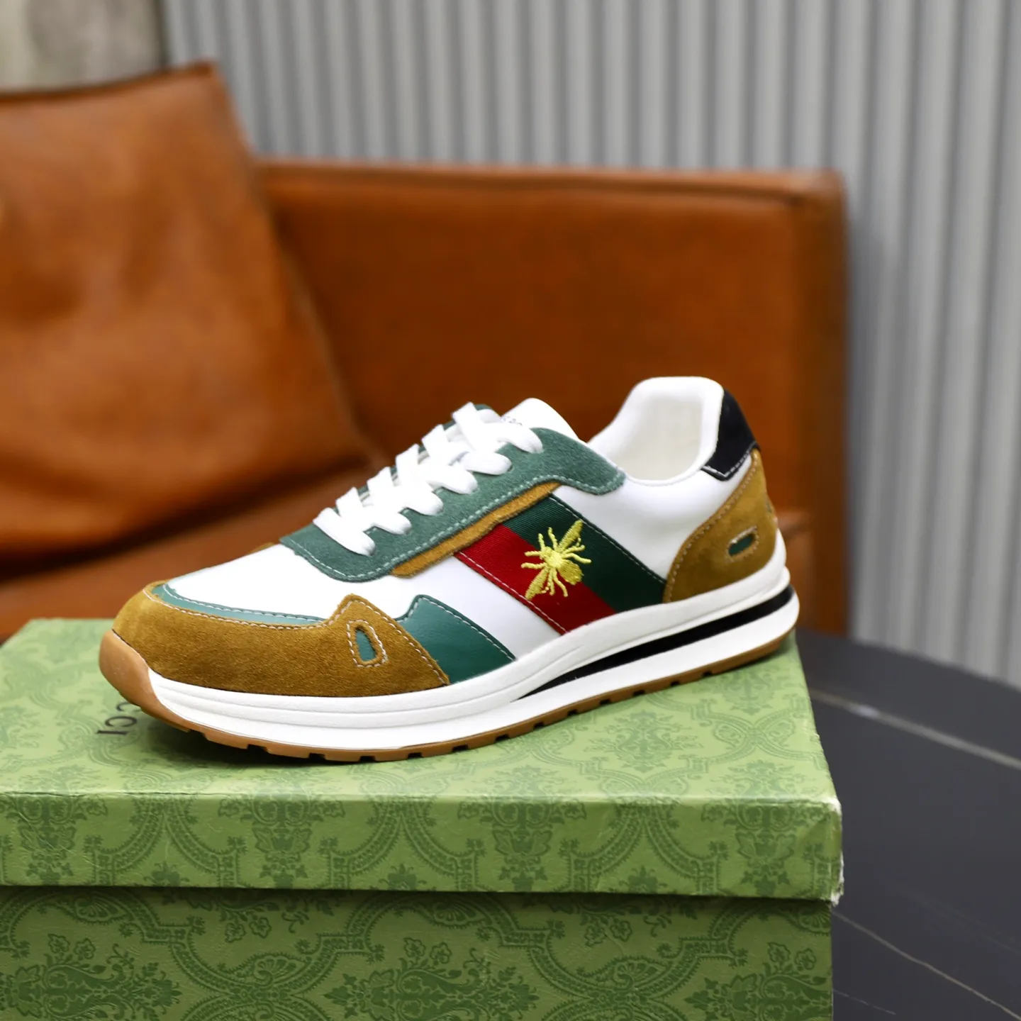 Ex-factory price: 400💰🙅‍♂️🙅‍♂️🙅‍♂️ Brand: GUCCI Standard code: 38-44 (45 customized) Grade: Same as the official website Material: Original material splicing Comfortable and breathable sheepskin lining Lightweight and wear-resistant sports outsole Style category: Men's fashionable casual shoes Running sneakers Distinguished luxury brand elements Top luxury Color: actual picture color